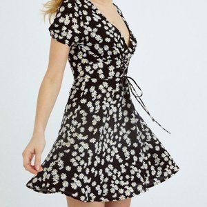Urban Outfitters Daisy dress - with tags !
